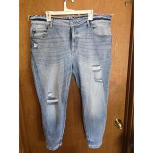 Kancan jeans made for maurices, light-wash, distressed, raw-hem, cropped Size 20